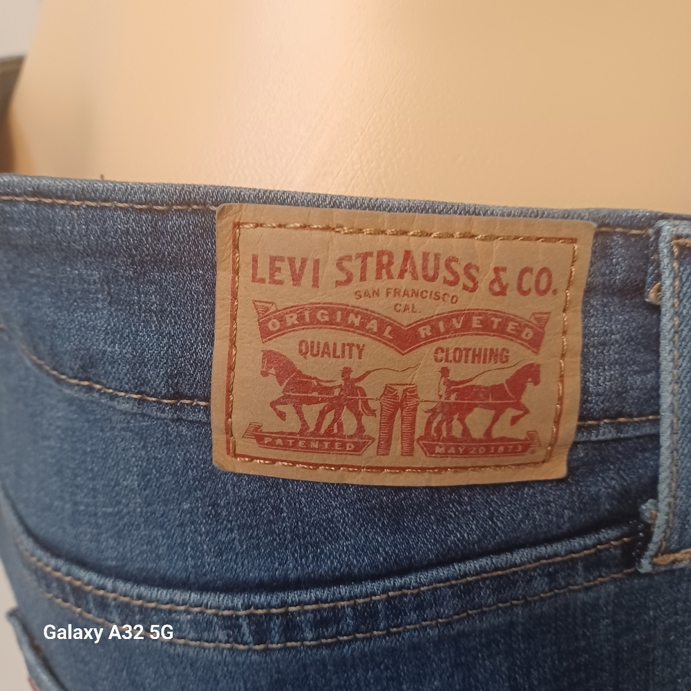 Levi's  Size 32 Blue Skinny Jeans Classic Fit - Picture 2 of 15